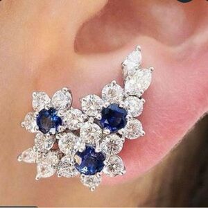 Elegant flower-shaped diamond and sapphire ear climber Earrings
